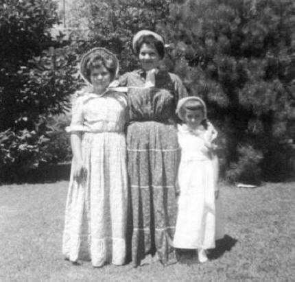 Judi (Gray) Slane, Jean Gray, and Nelda (Reese) Zinser