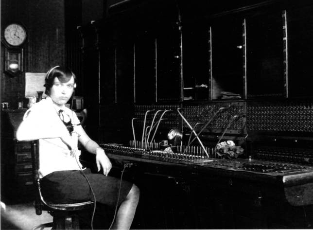 Lela Garrett Dunlap Kinmundy Bell Telephone Office