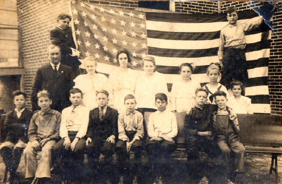 Alma Grade School class; 1917