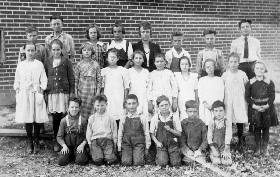 Alma Grade School class; 1921