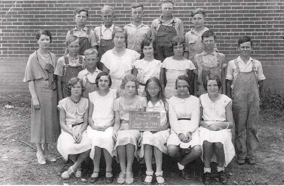 Alma Grade School class; 1932