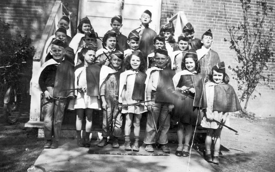 Alma Grade School class; 1942