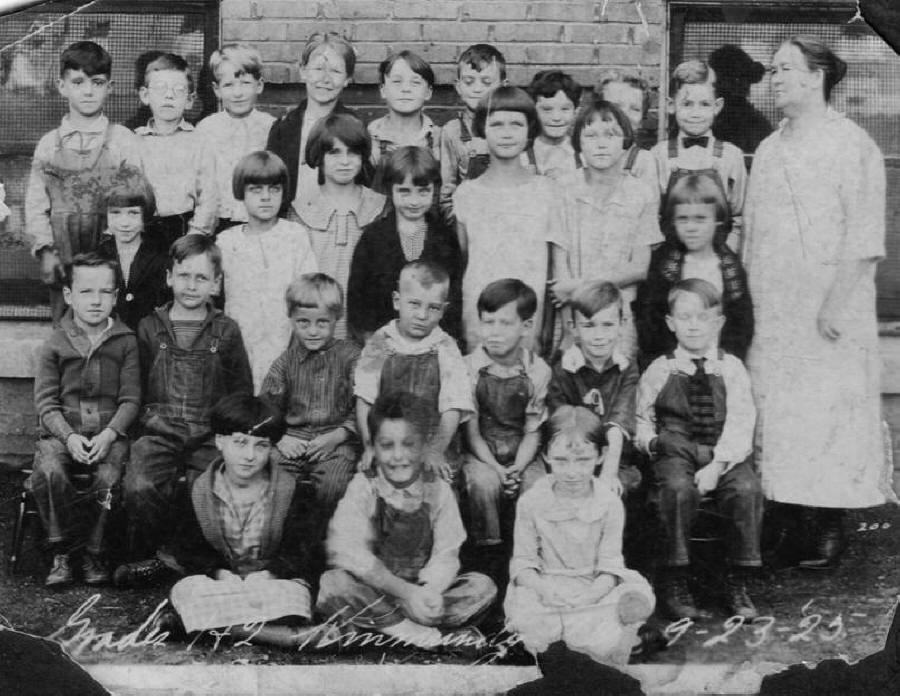 Kinmundy Grade School; 1925